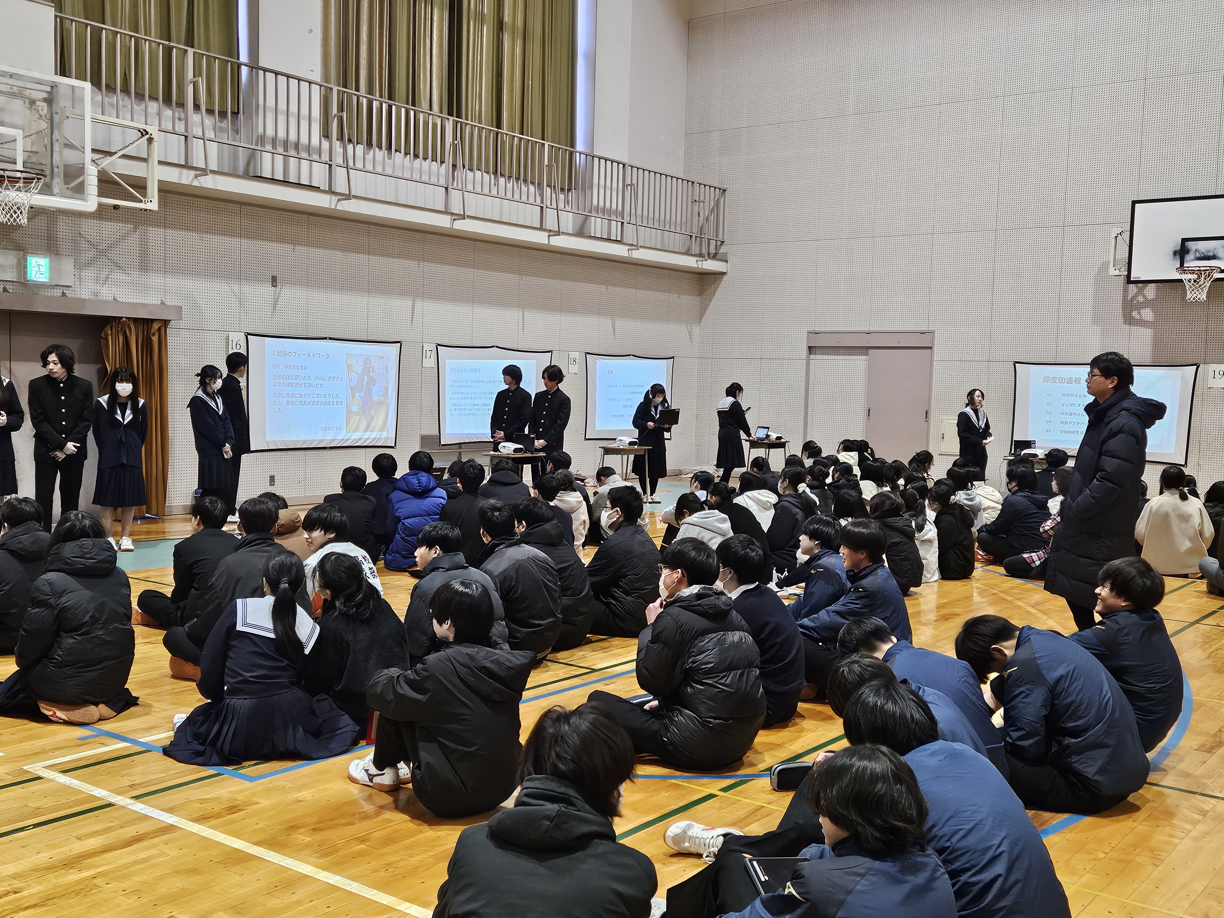 中間発表の様子