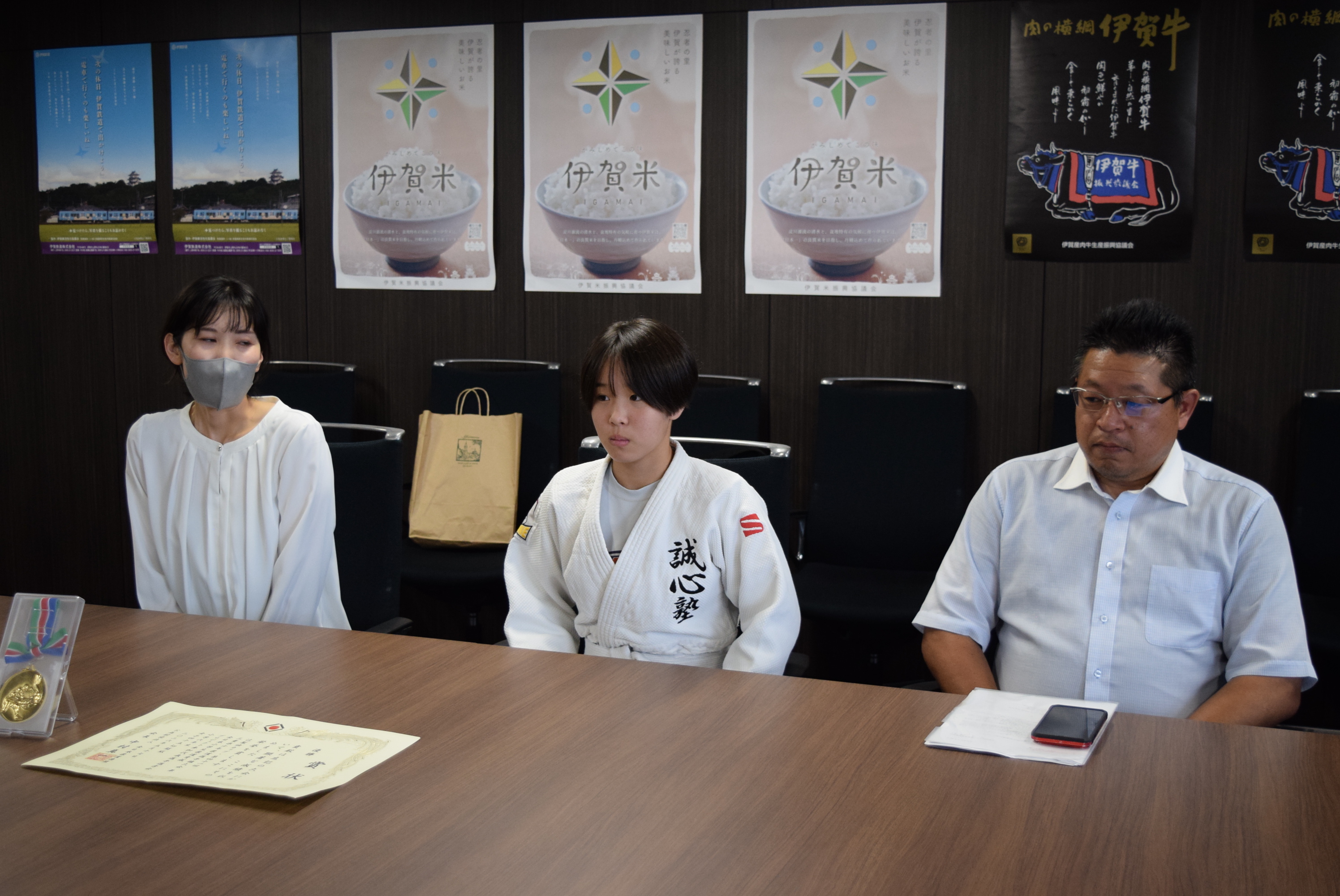 大矢選手と保護者とコーチ