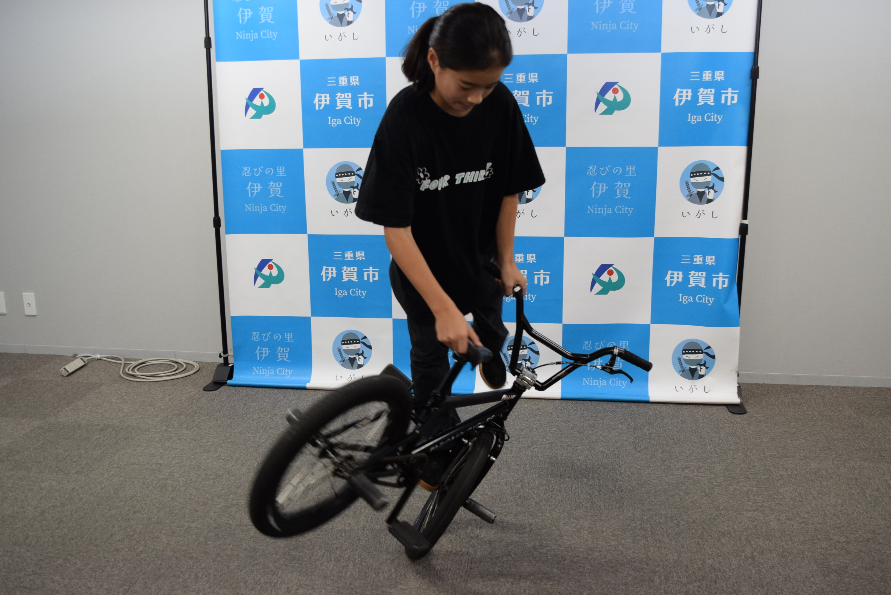 技を披露する田邊選手